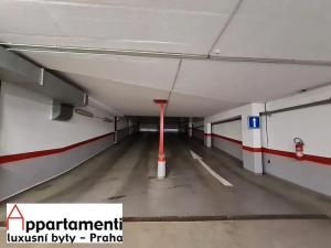 Pronájem garážového stání, Praha - Smíchov, Na Zatlance, 13 m2