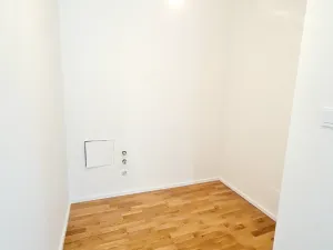 Pronájem bytu 1+kk, Praha - Libeň, Zenklova, 32 m2