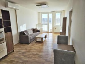 Pronájem bytu 2+kk, Praha - Letňany, Bechlínská, 56 m2