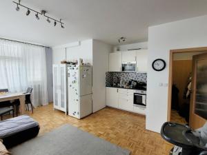 Pronájem bytu 2+kk, Praha - Hlubočepy, Voskovcova, 45 m2