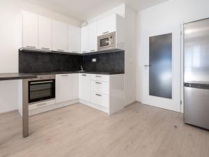 Prodej bytu 1+kk, Praha - Letňany, Škrábkových, 30 m2