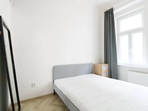 Pronájem bytu 2+kk, Praha - Vyšehrad, Neklanova, 41 m2