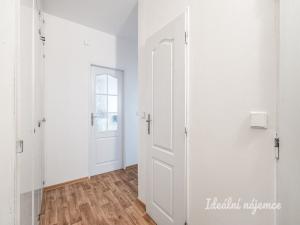 Pronájem bytu 2+kk, Praha - Kobylisy, Štíbrova, 43 m2