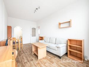 Pronájem bytu 2+kk, Praha - Kobylisy, Štíbrova, 43 m2