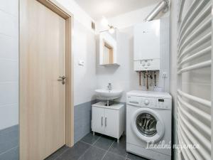 Pronájem bytu 2+kk, Praha - Prosek, Nad Krocínkou, 38 m2