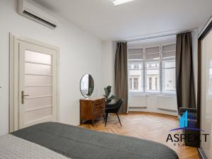 Pronájem bytu 2+1, Praha - Staré Město, Kaprova, 82 m2