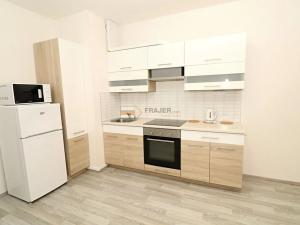 Pronájem bytu 1+kk, Praha - Horní Měcholupy, Modenská, 44 m2