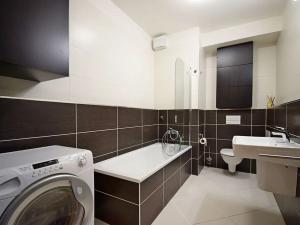 Pronájem bytu 2+kk, Praha - Dolní Měcholupy, Kryšpínova, 60 m2