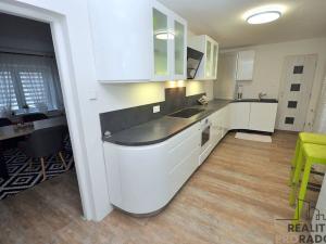 Prodej rodinného domu, Lešany, 251 m2