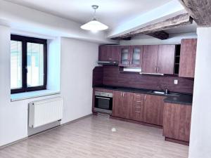 Pronájem bytu 2+kk, Chrudim - Chrudim I, Resselovo náměstí, 42 m2