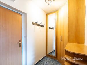 Pronájem bytu 1+kk, Praha - Troja, Hnězdenská, 41 m2