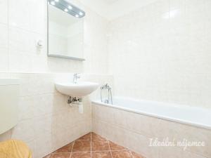 Pronájem bytu 1+kk, Praha - Troja, Hnězdenská, 41 m2