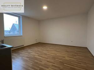 Pronájem bytu 2+kk, Holice, náměstí T. G. Masaryka, 52 m2