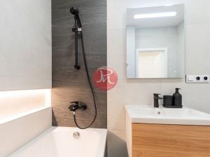 Prodej bytu 3+kk, Ostrava, Podroužkova, 70 m2