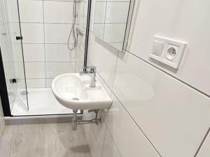 Pronájem bytu 1+1, Praha - Karlín, Křižíkova, 38 m2