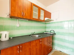 Pronájem bytu 2+kk, Praha - Petrovice, Lessnerova, 43 m2