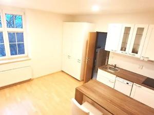 Pronájem bytu 2+kk, Praha - Prosek, Vysočanská, 44 m2