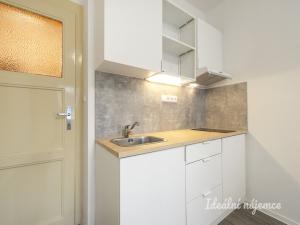 Pronájem bytu 1+kk, Praha - Smíchov, Na Březince, 23 m2