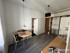 Pronájem bytu 2+kk, Praha - Žižkov, Žerotínova, 42 m2