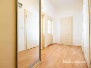 Pronájem bytu 2+kk, Praha - Vinohrady, Na Folimance, 50 m2