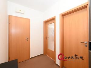 Pronájem bytu 2+kk, Praha - Zbraslav, Neumannova, 49 m2