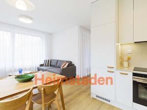 Pronájem bytu 2+kk, Praha - Holešovice, U Pergamenky, 48 m2