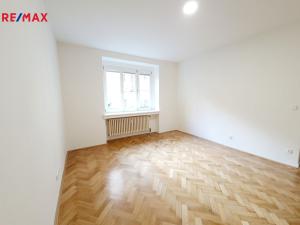 Pronájem bytu 1+kk, Praha - Žižkov, Lucemburská, 31 m2