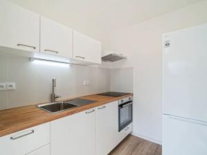 Pronájem bytu 2+kk, Praha - Holešovice, U Pergamenky, 37 m2