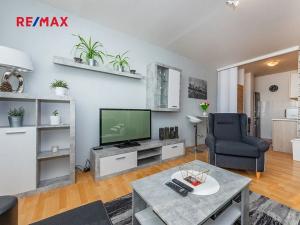 Pronájem bytu 2+kk, Praha - Bohnice, Zelenohorská, 42 m2