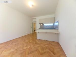 Pronájem bytu 2+kk, Praha - Vinohrady, Vinohradská, 48 m2