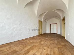 Pronájem bytu 2+1, Jindřichův Hradec, nám. Míru, 92 m2