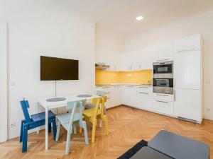 Pronájem bytu 2+kk, Praha - Bubeneč, Šmeralova, 51 m2