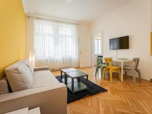 Pronájem bytu 2+kk, Praha - Bubeneč, Šmeralova, 51 m2