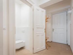 Pronájem bytu 2+kk, Praha - Bubeneč, Šmeralova, 51 m2