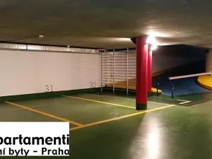 Pronájem garážového stání, Praha - Holešovice, Kamenická, 15 m2