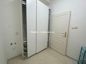 Pronájem bytu 1+kk, Děčín, Husovo nám., 31 m2