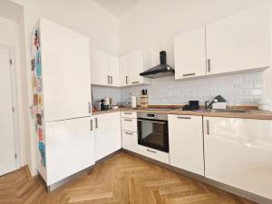 Pronájem bytu 2+kk, Praha - Vinohrady, Krkonošská, 52 m2