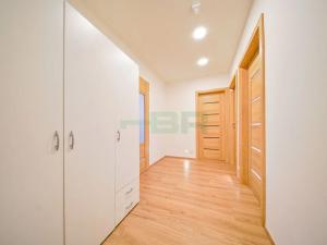 Prodej bytu 3+kk, Praha - Podolí, Pujmanové, 58 m2