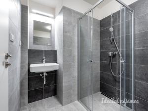 Pronájem bytu 1+kk, Praha - Modřany, Mezi vodami, 32 m2