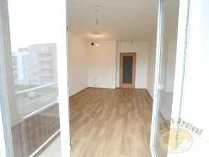 Pronájem bytu 1+kk, Praha - Letňany, Hlučkova, 32 m2