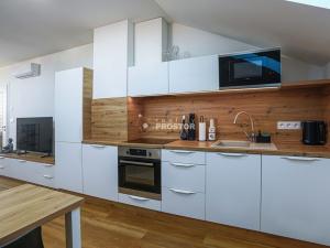 Pronájem bytu 2+kk, Praha - Třeboradice, Josefa Charváta, 69 m2