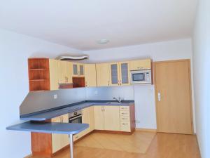 Pronájem bytu 2+kk, Praha - Štěrboholy, Andersenova, 52 m2