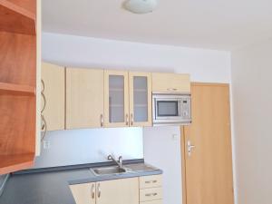 Pronájem bytu 2+kk, Praha - Štěrboholy, Andersenova, 52 m2