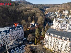 Prodej bytu 4+1, Karlovy Vary, Zámecký vrch, 172 m2