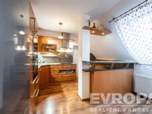 Prodej rodinného domu, Jesenice, Budějovická, 400 m2