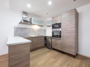 Prodej bytu 2+kk, Praha - Dolní Měcholupy, Kryšpínova, 48 m2