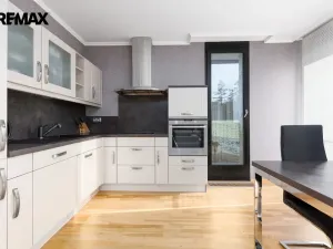 Prodej bytu 2+kk, Karlovy Vary, Pražská silnice, 63 m2