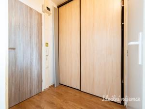 Pronájem bytu 1+kk, Praha - Troja, Sosnovecká, 28 m2