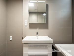 Pronájem bytu 2+kk, Praha - Žižkov, Kunešova, 49 m2