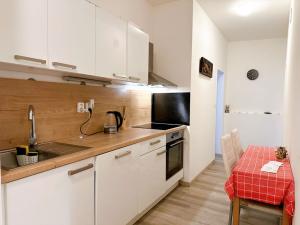 Pronájem bytu 2+kk, Praha - Vršovice, Košická, 48 m2